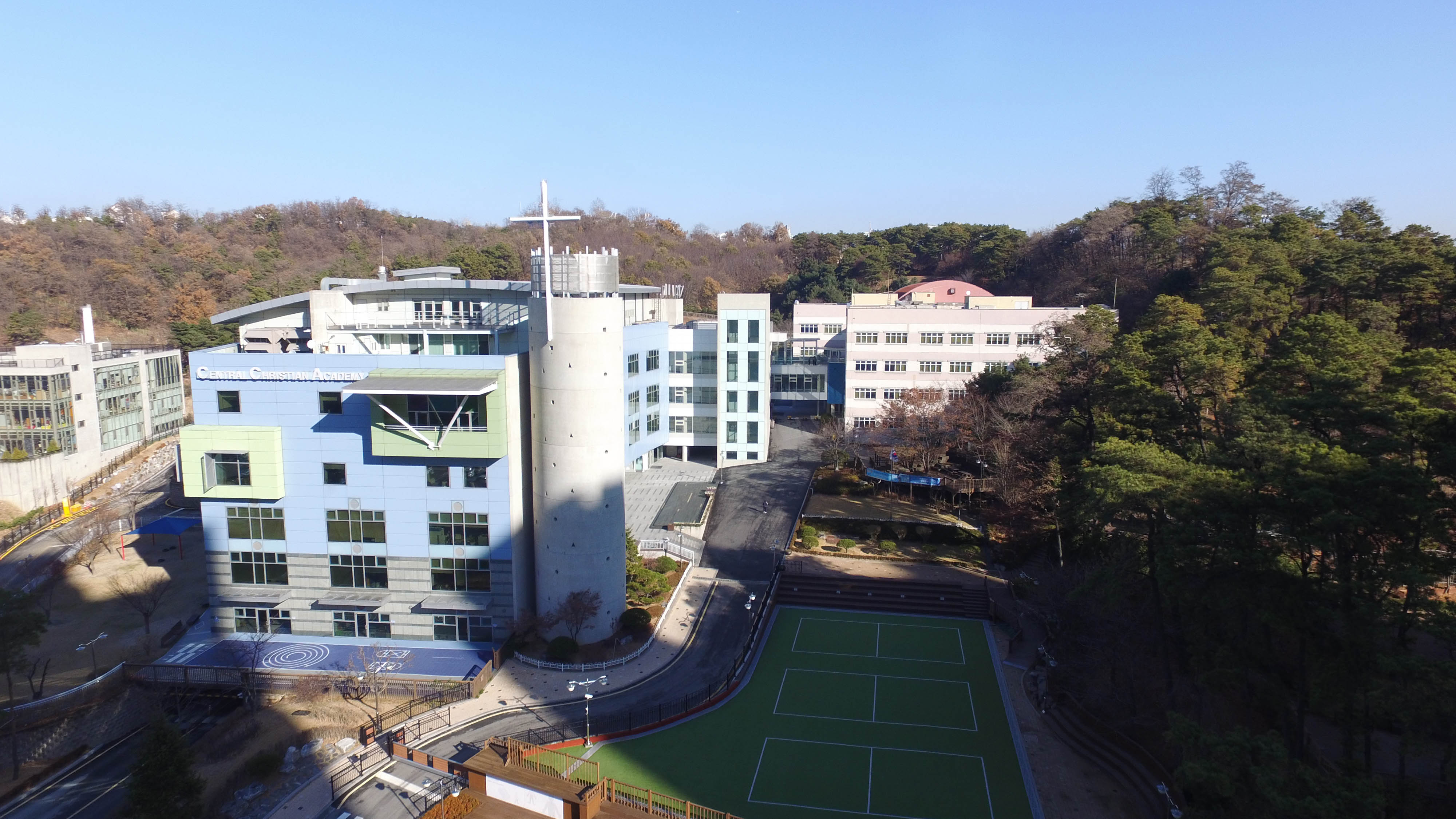 광교산 자락의 중앙학원 캠퍼스 전경